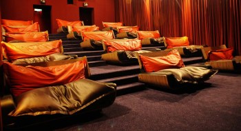 cinema-con-letti-malesia-beanie-sofa
